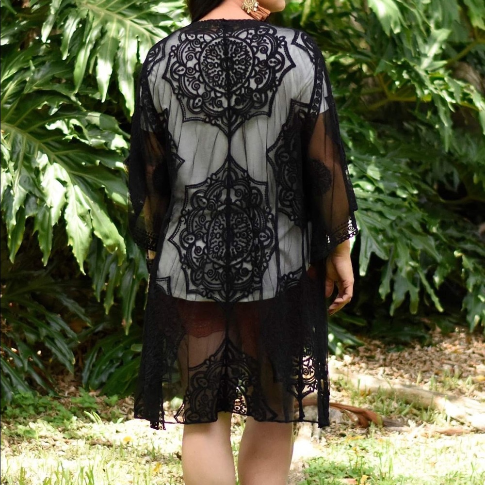 Black Lace Kimono - Picture 3 of 4